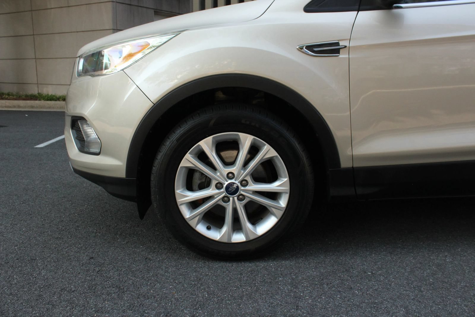 Used 2017 Ford Escape SE w/ SE Cold Weather Package FWD image 11