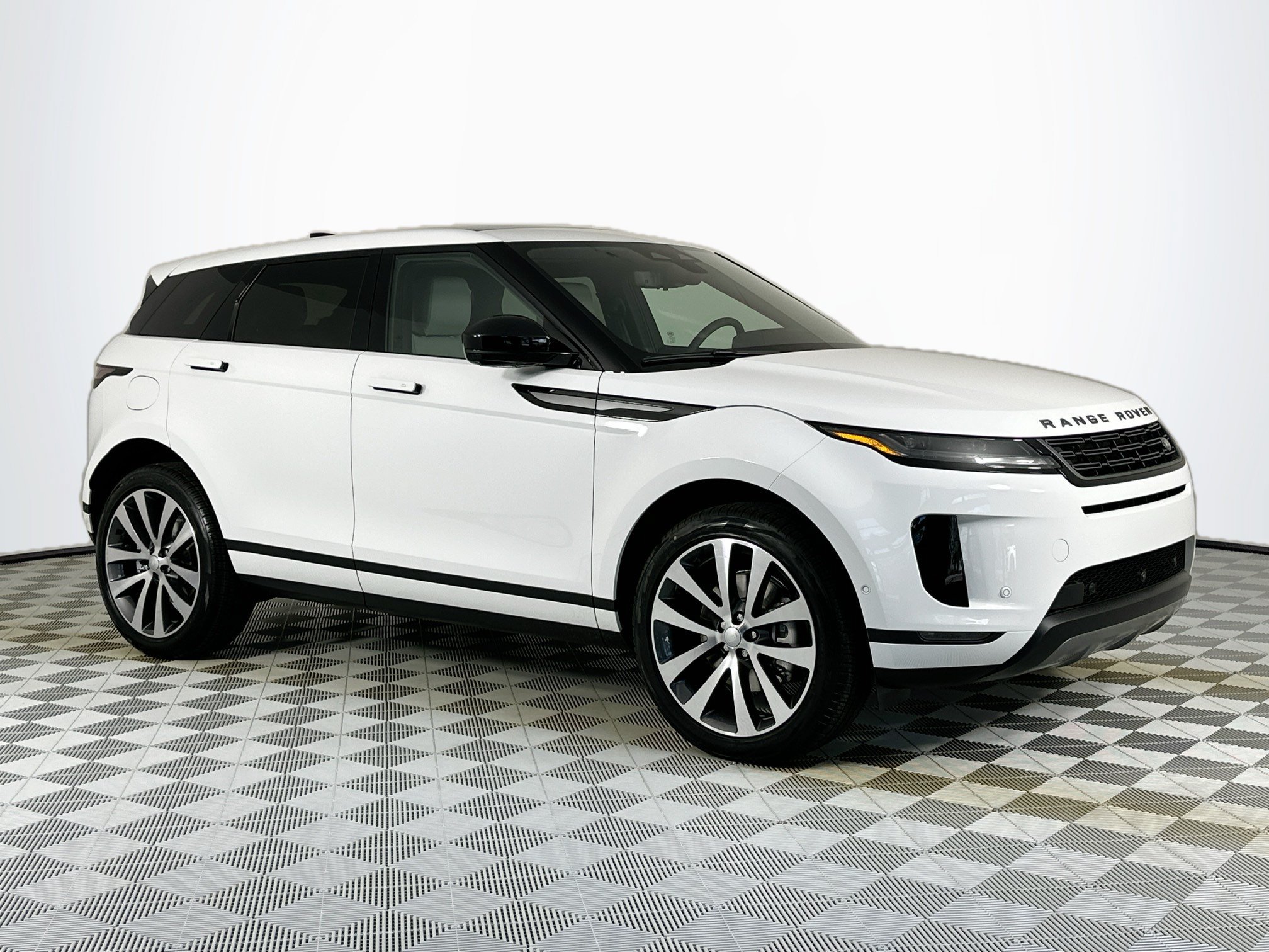 Used 2026 Land Rover Range Rover Evoque S AWD/4WD image 3