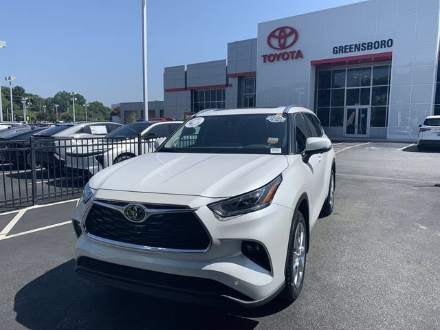 Used 2025 Toyota Highlander Limited AWD/4WD image 1