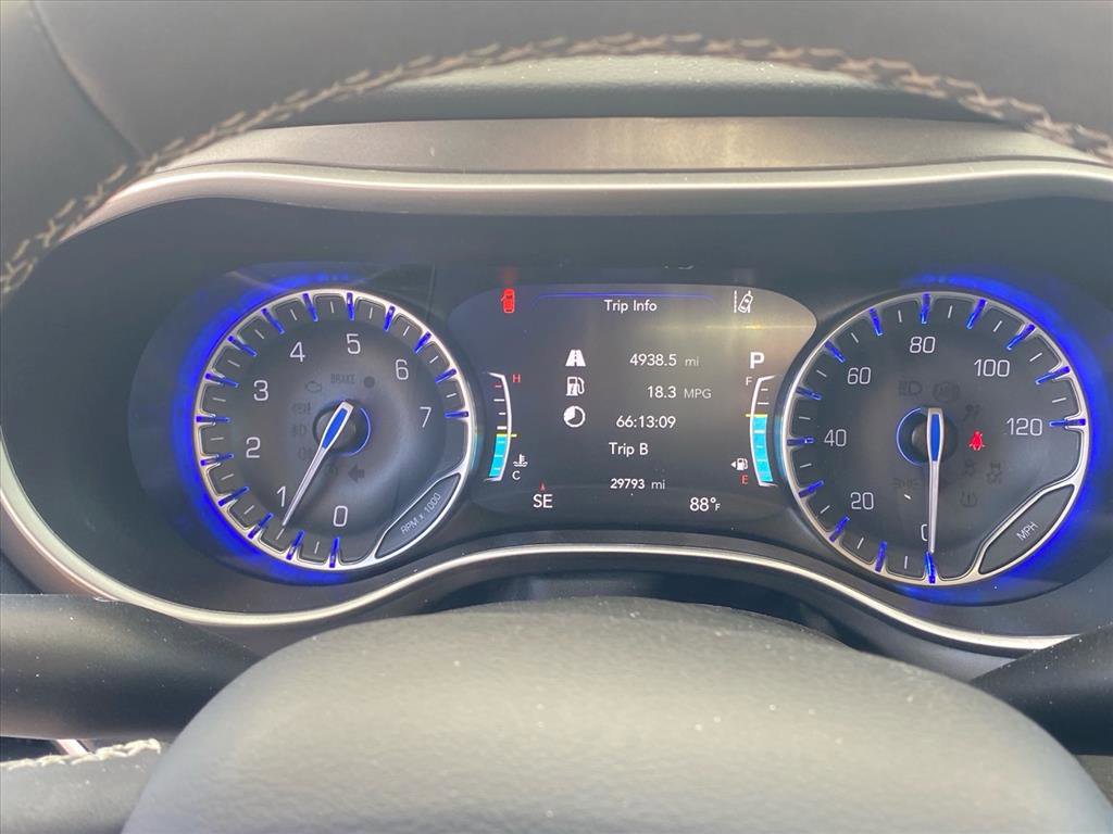 Used 2024 Chrysler Pacifica Touring-L FWD image 18