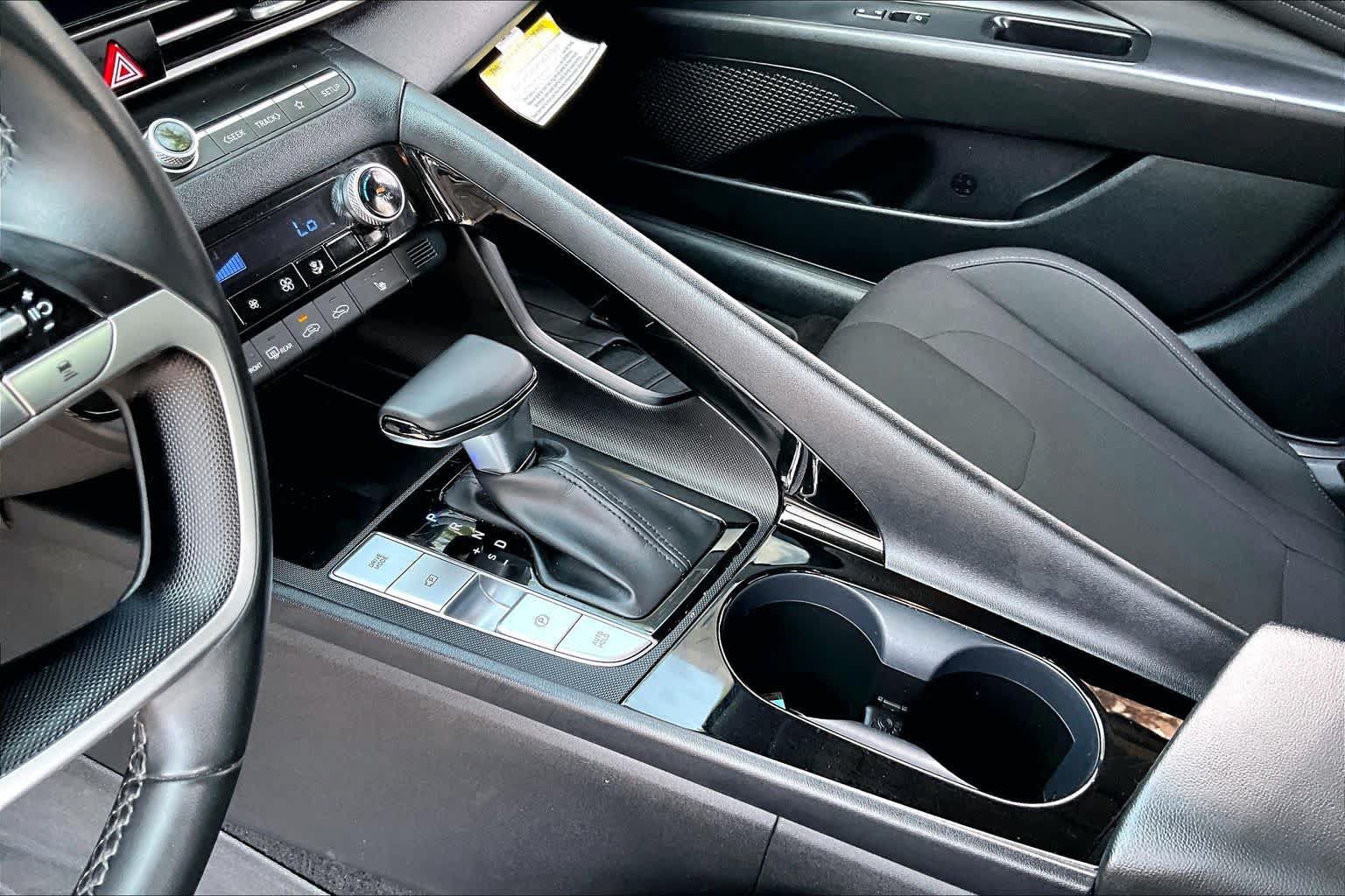 Used 2023 Hyundai Elantra SEL w/ Convenience Package FWD image 15