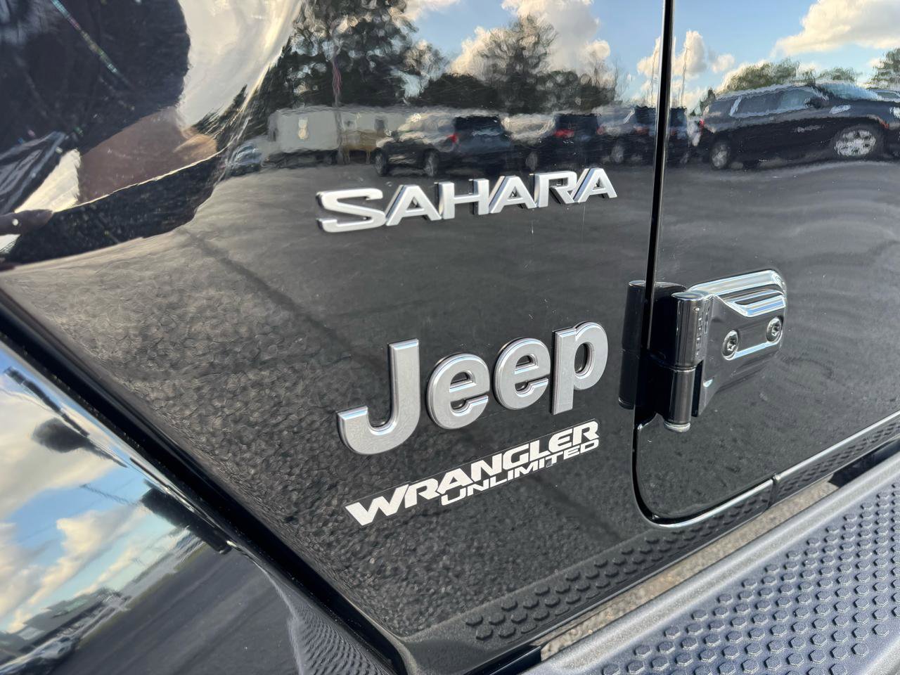 Used 2022 Jeep Wrangler Unlimited Sahara AWD/4WD image 11