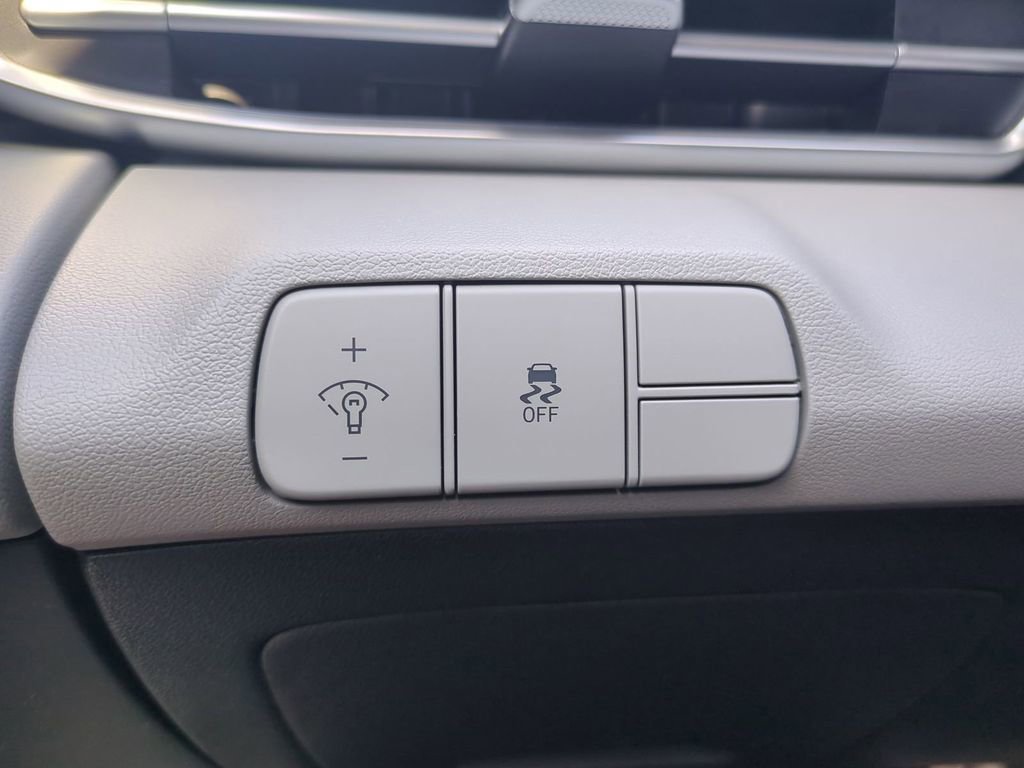 Certified 2024 Hyundai Elantra Limited FWD image 28