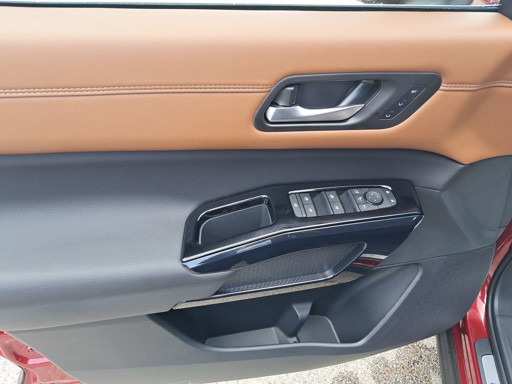 New 2026 Nissan Pathfinder Platinum AWD/4WD image 11