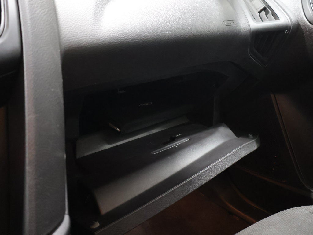 Used 2015 Ford Focus SE FWD image 27