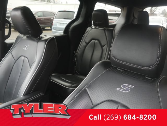 Used 2025 Chrysler Pacifica Limited FWD image 35