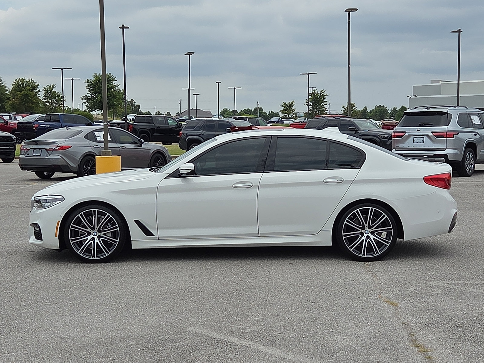 Used 2018 BMW 540i w/ M Sport Package RWD image 3