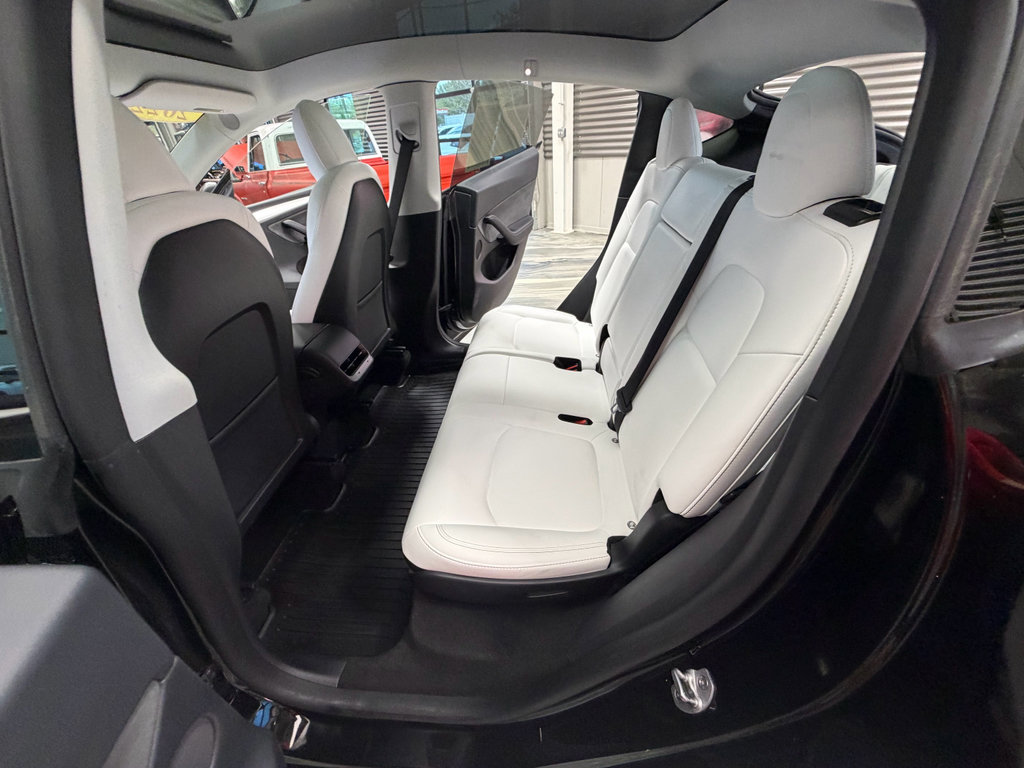 Used 2022 Tesla Model Y Long Range image 48