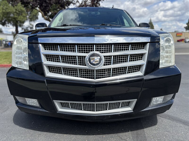 Used 2011 Cadillac Escalade ESV Platinum AWD/4WD image 3