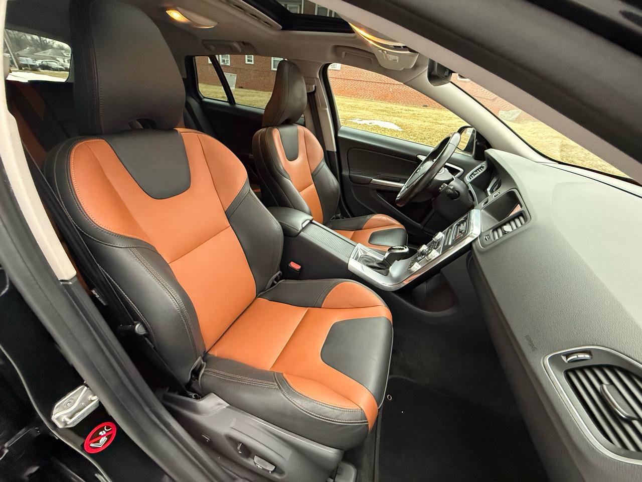 Used 2018 Volvo V60 T5 Cross Country w/ Convenience Package image 19