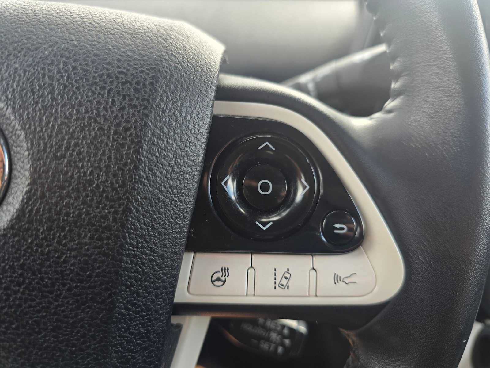 Used 2017 Toyota Prius Prime Advanced FWD image 30