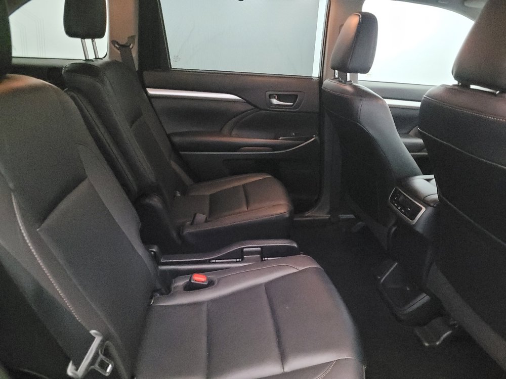 Used 2019 Toyota Highlander XLE AWD/4WD image 19