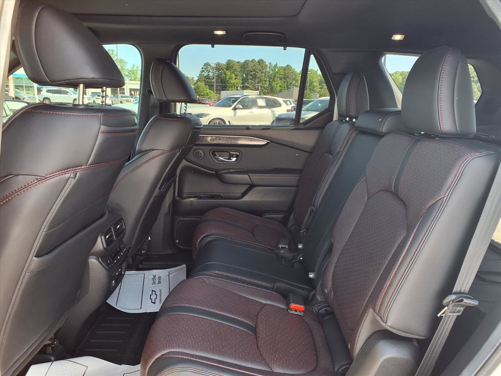Used 2025 Honda Pilot Black Edition image 25