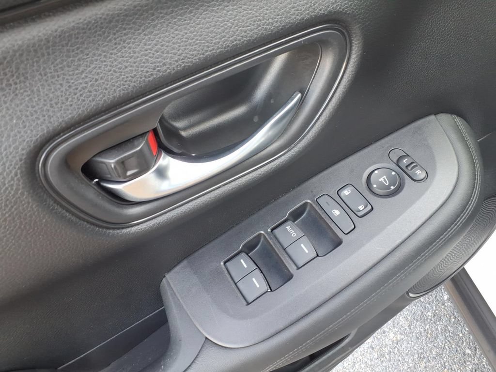 Used 2023 Honda HR-V LX image 15