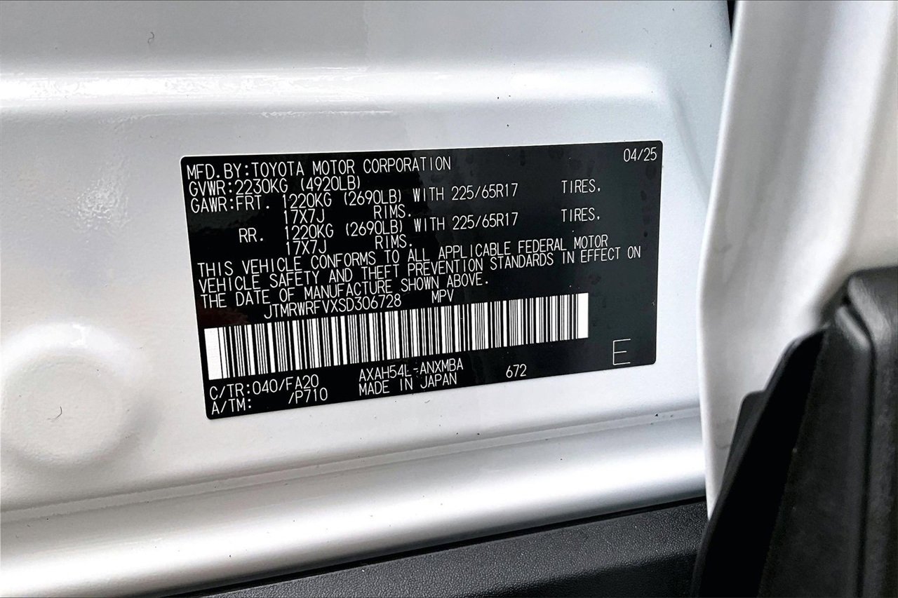 Used 2025 Toyota RAV4 XLE image 16