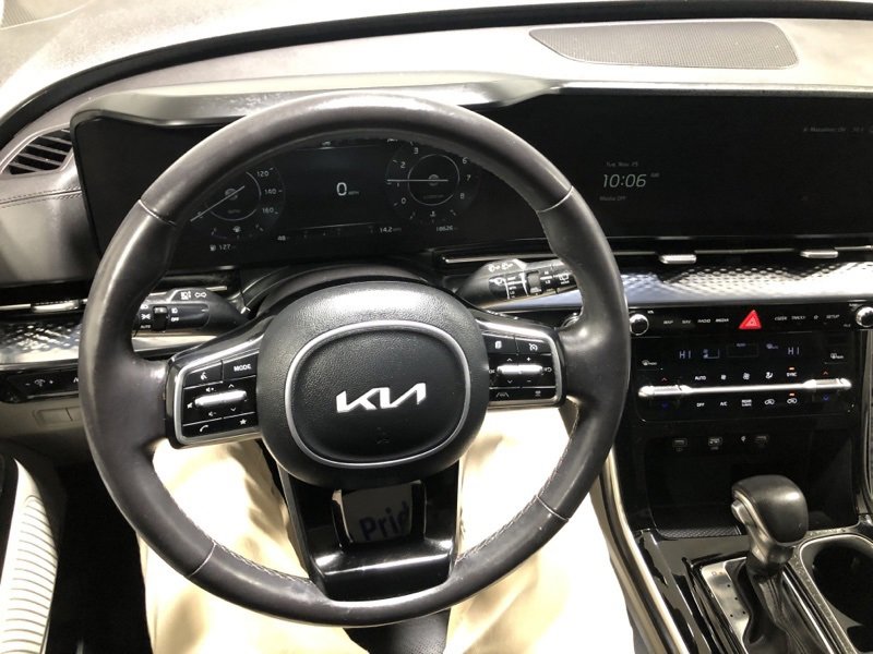 Used 2024 Kia Carnival SX Prestige image 28