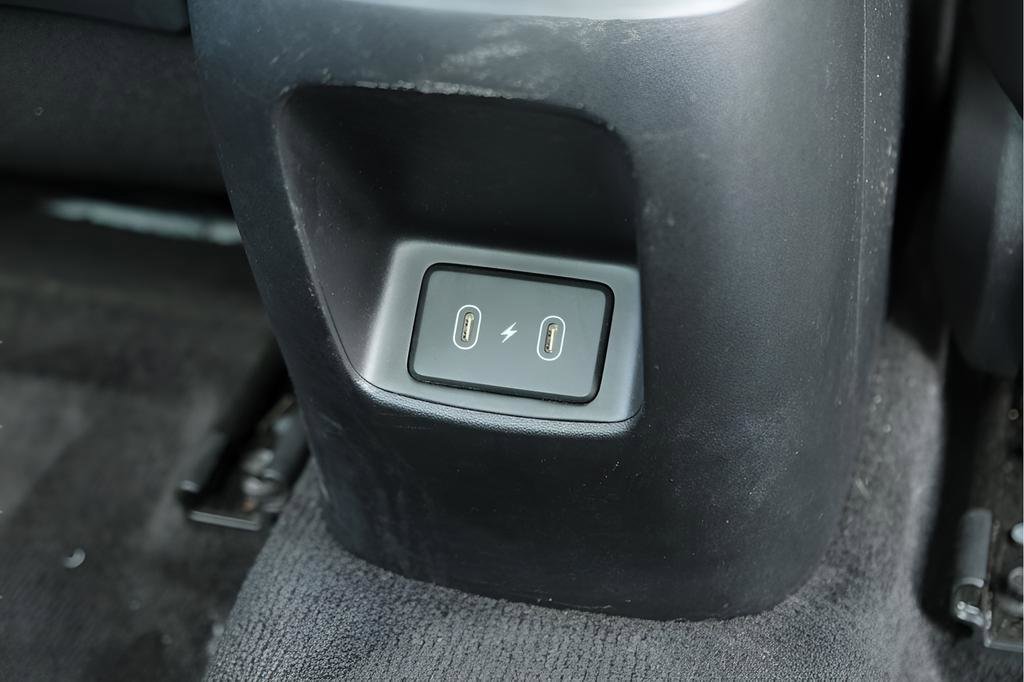 Used 2025 Hyundai Elantra SEL image 29