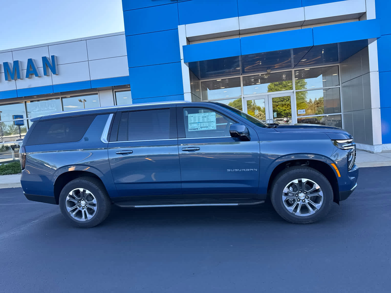New 2026 Chevrolet Suburban LT w/ Comfort Package AWD/4WD image 2