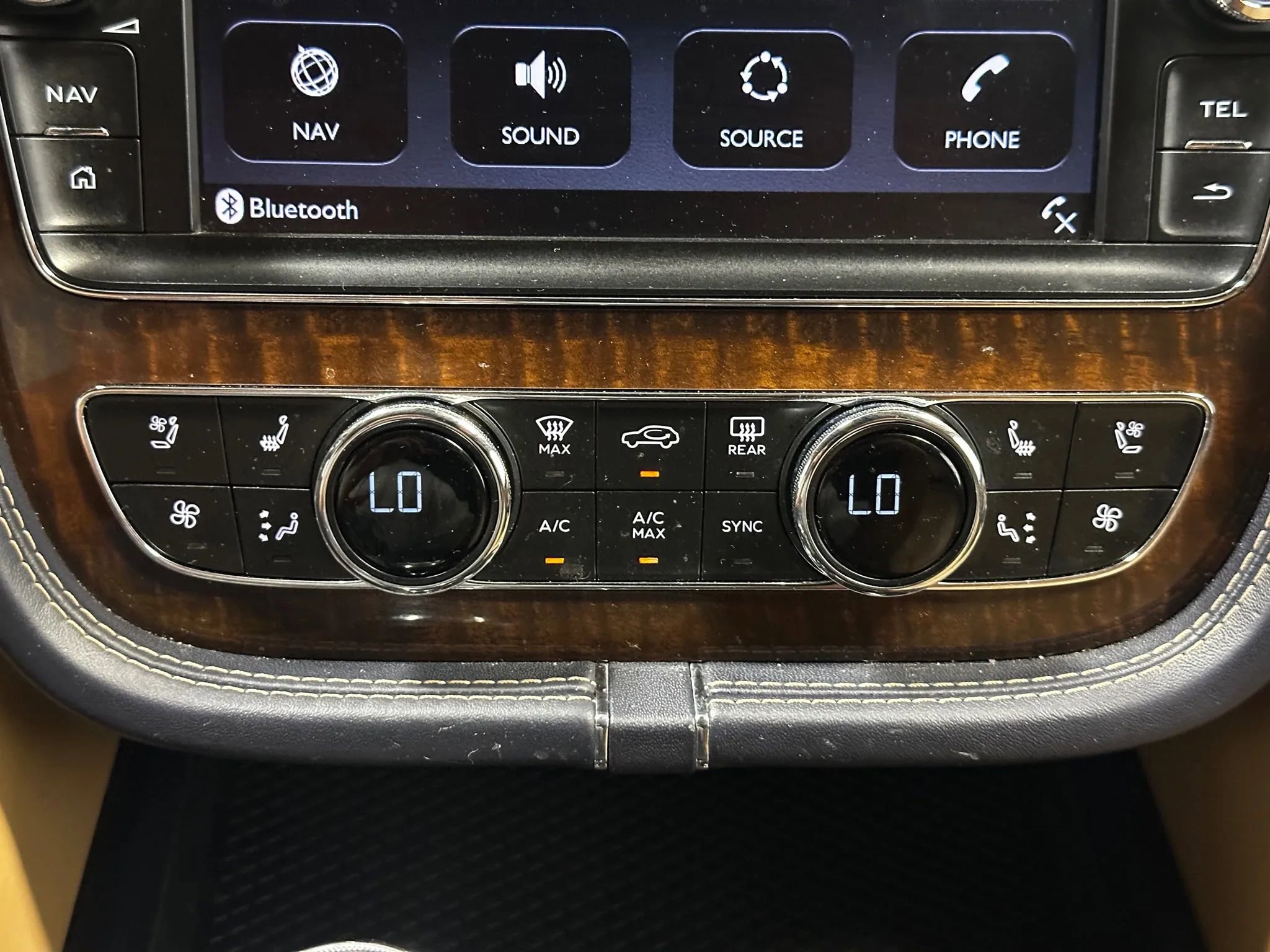 Used 2017 Bentley Bentayga image 40