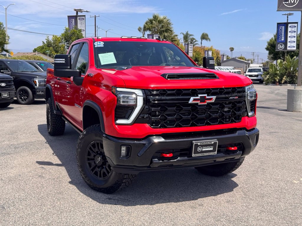Used 2024 Chevrolet Silverado 2500 ZR2 w/ Technology Package AWD/4WD image 2