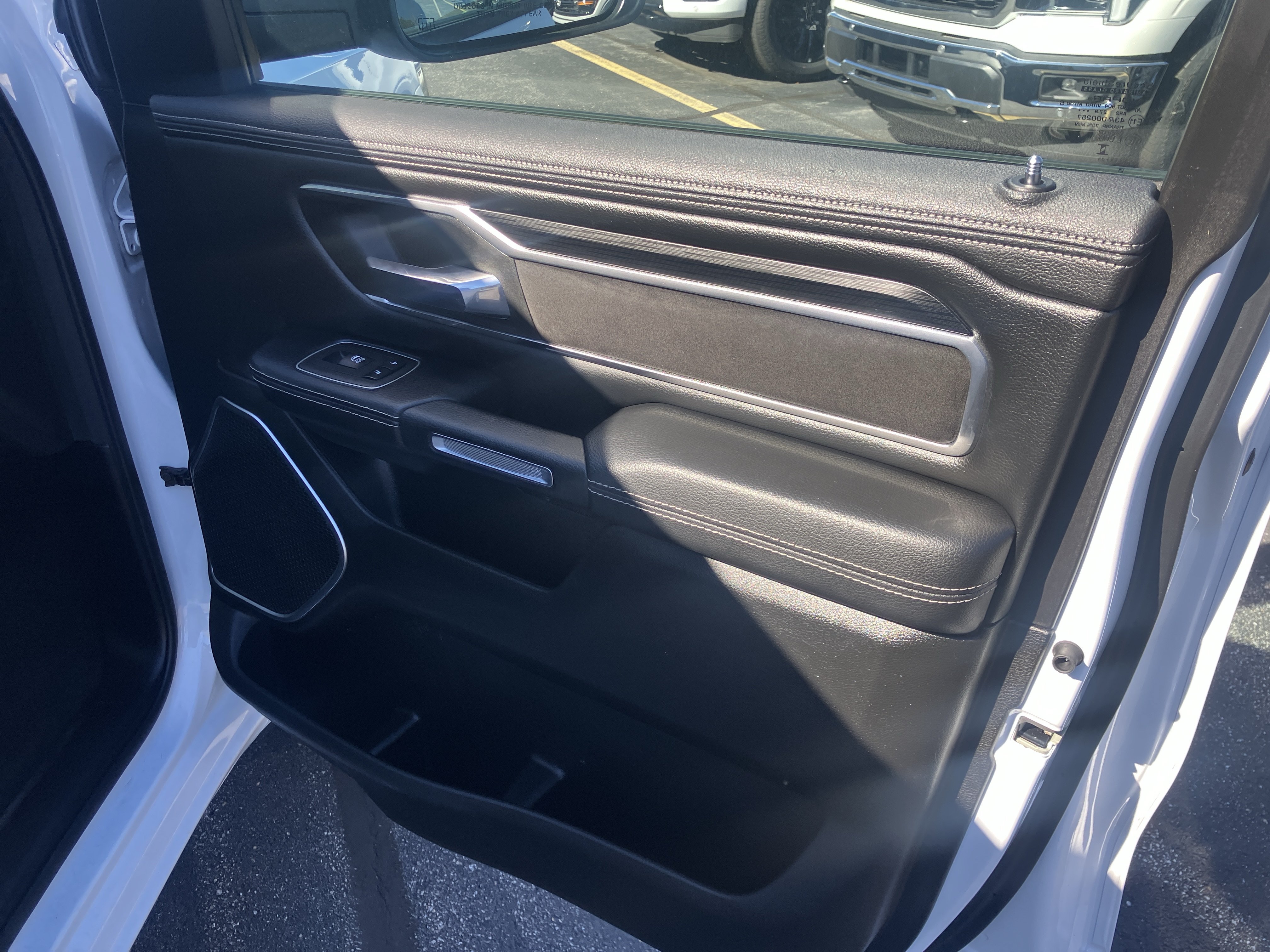 Used 2023 RAM 1500 Laramie AWD/4WD image 10
