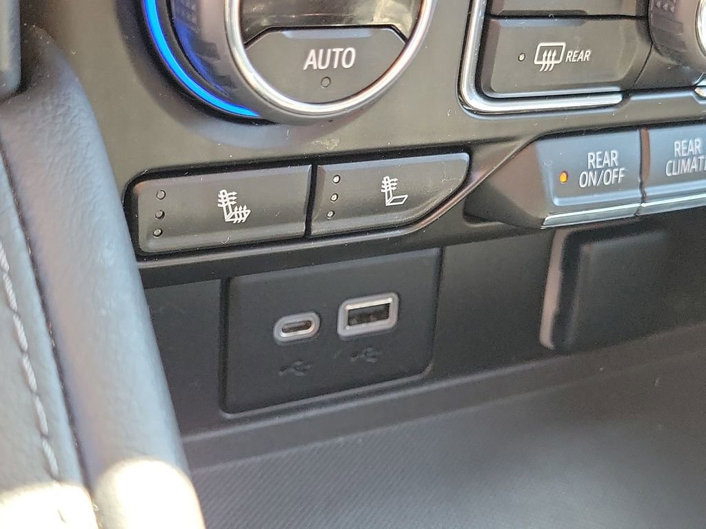 Used 2022 Chevrolet Tahoe Z71 w/ Luxury Package image 35