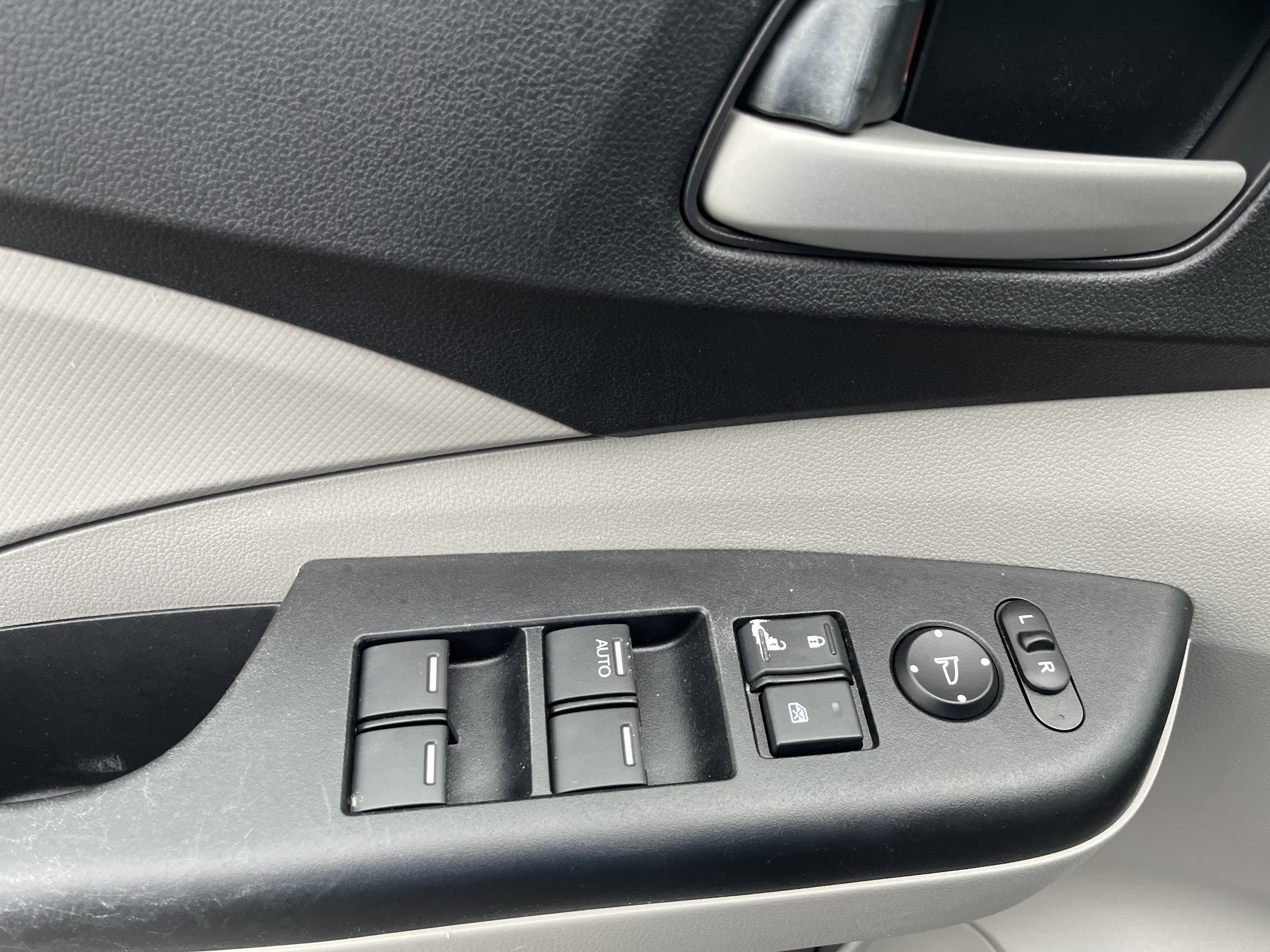 Used 2014 Honda CR-V LX image 19
