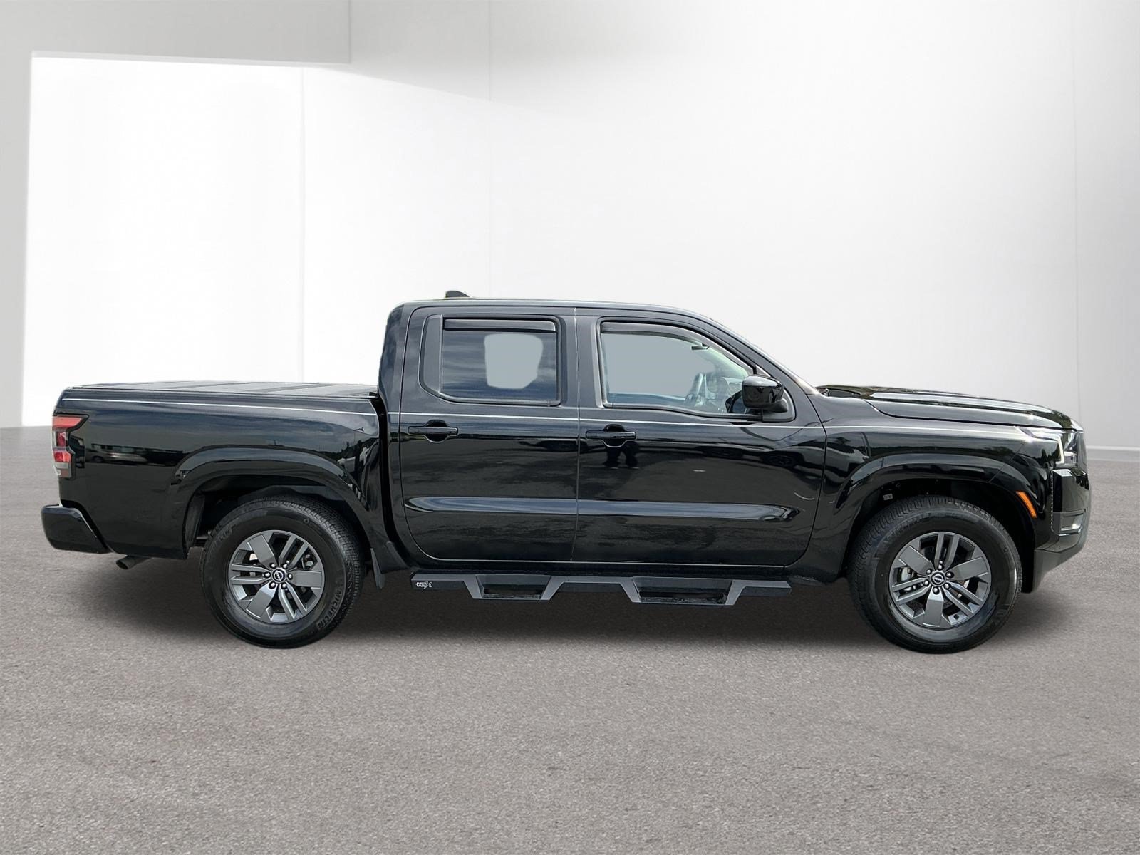 Used 2025 Nissan Frontier SV RWD image 2