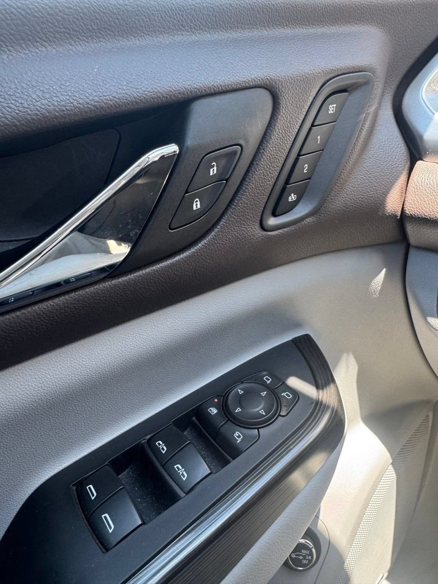 Certified 2023 GMC Acadia SLT w/ Technology Package FWD image 22