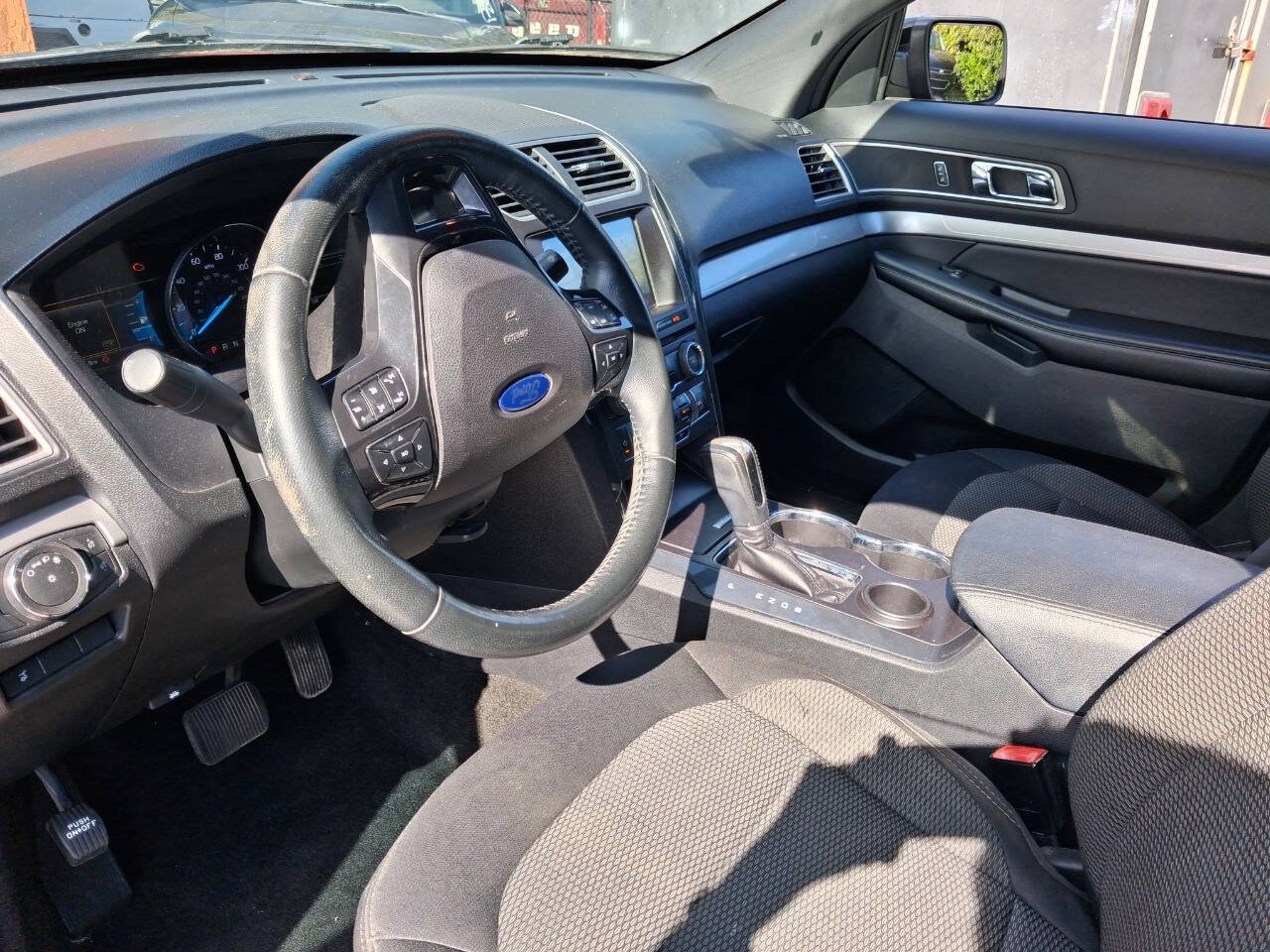 Used 2017 Ford Explorer XLT w/ Equipment Group 201A FWD image 10