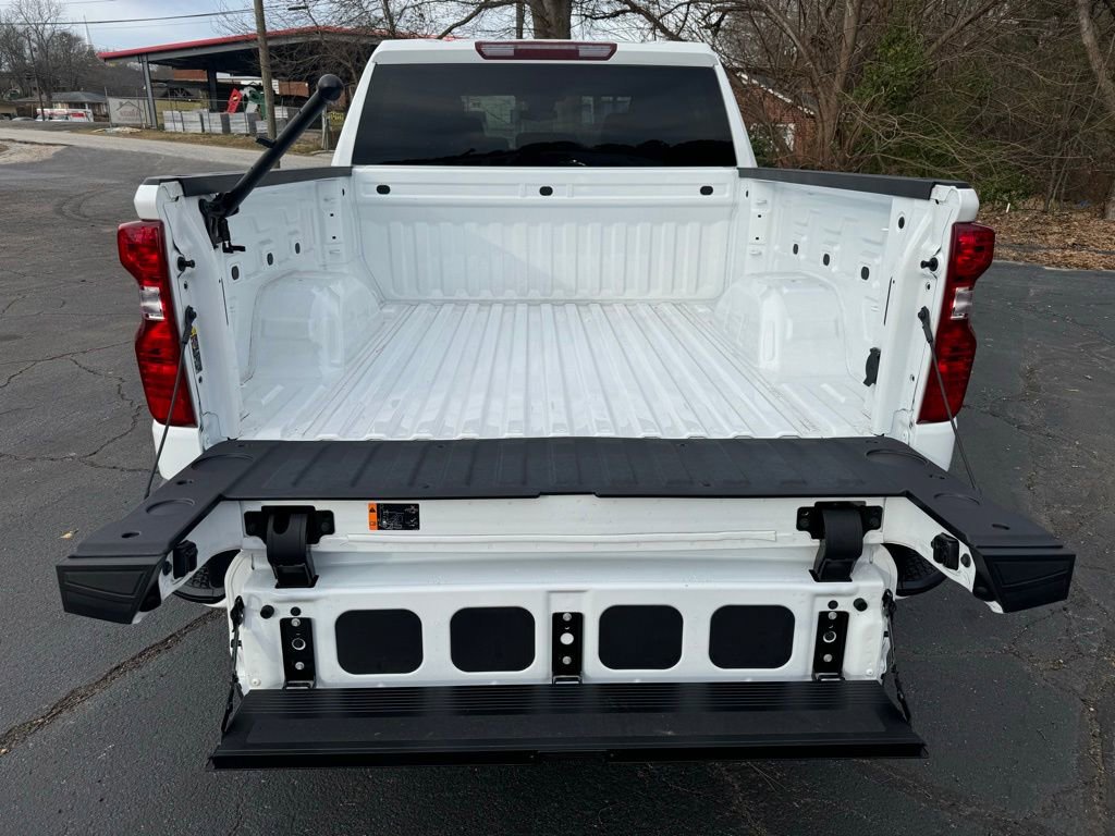 Used 2025 Chevrolet Silverado 1500 Custom w/ Turbomax Blackout Package image 5
