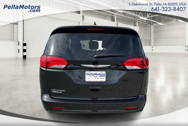 Used 2023 Chrysler Voyager LX FWD image 4