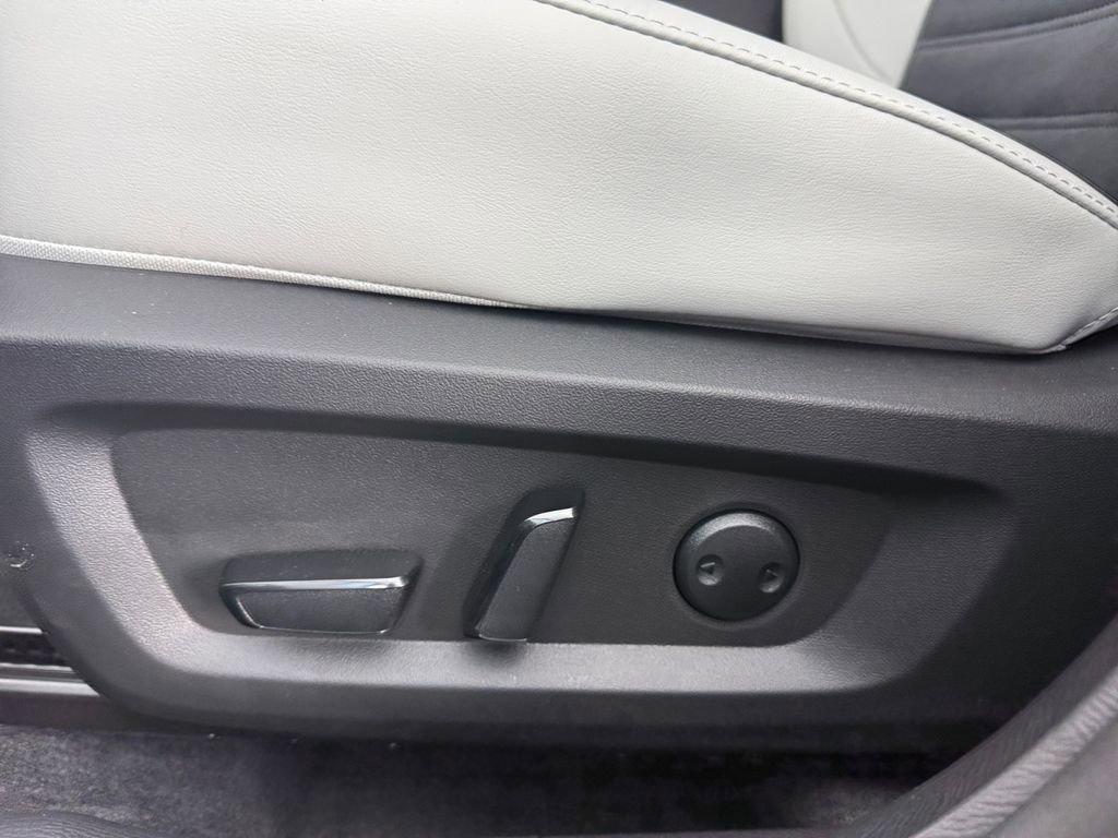 New 2026 Mitsubishi Outlander SE image 13