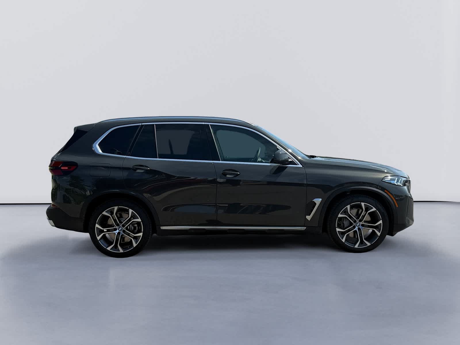 New 2026 BMW X5 xDrive50e w/ Executive Package AWD/4WD image 2