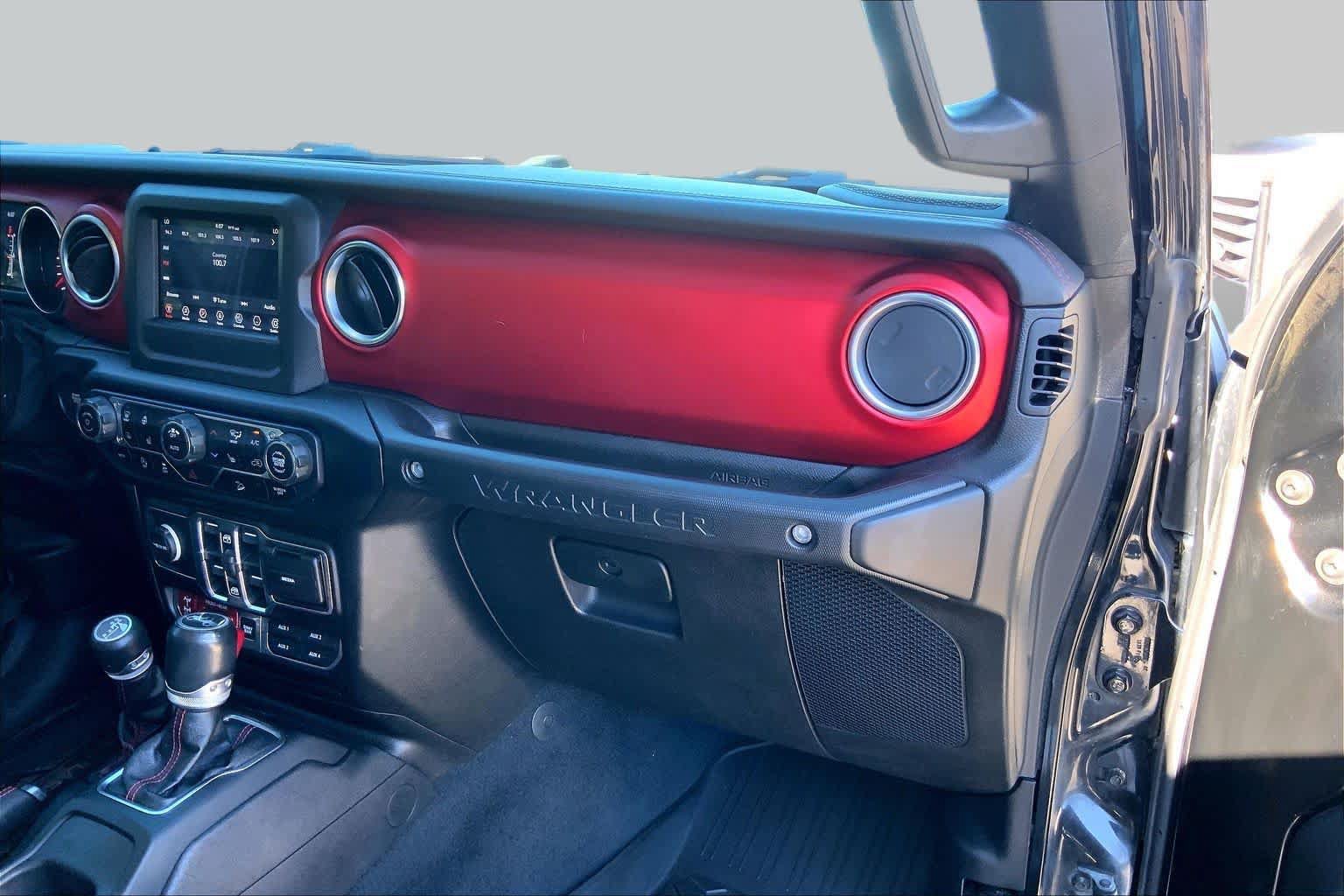 Used 2020 Jeep Wrangler Unlimited Rubicon w/ Cold Weather Group AWD/4WD image 17