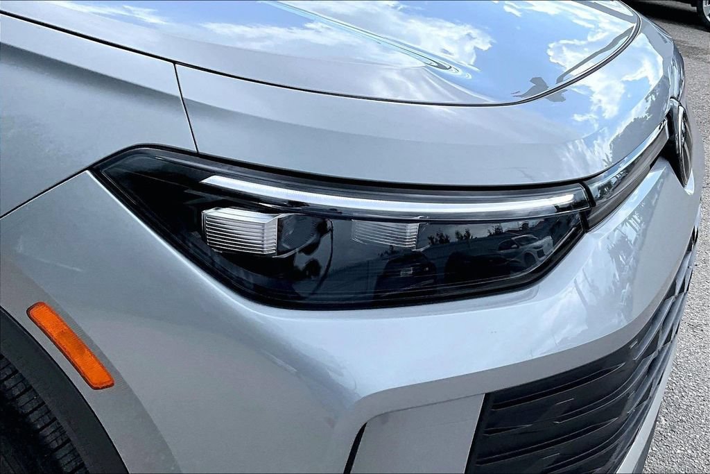 Certified 2026 Volkswagen Tiguan SE w/ Panoramic Sunroof Package FWD image 12
