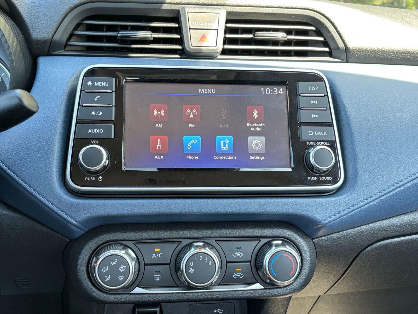 Used 2025 Nissan Versa SV FWD image 17