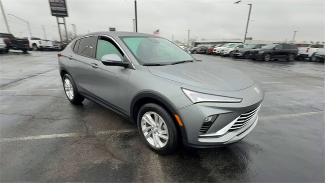 Used 2025 Buick Envista Preferred image 2