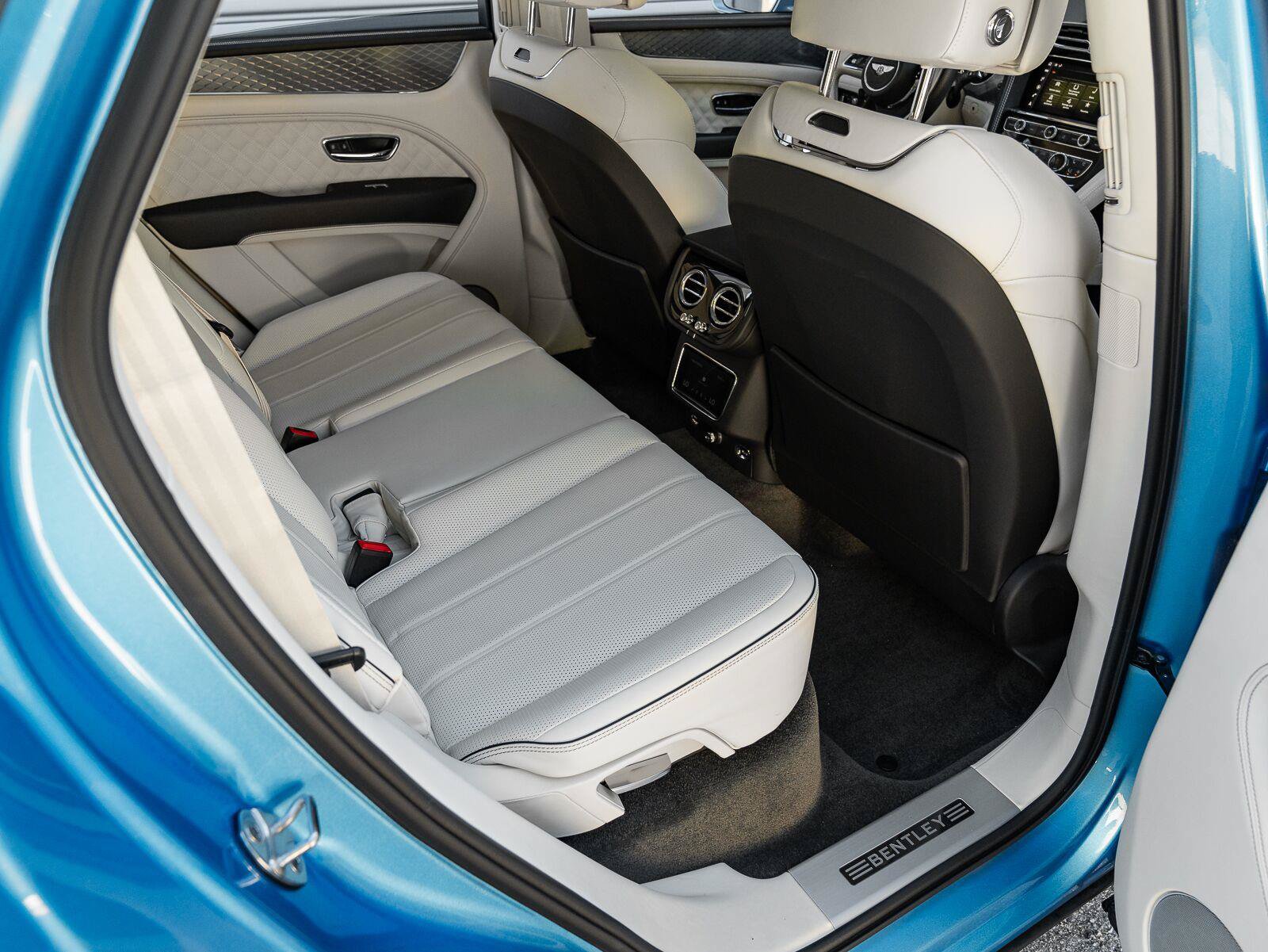 Used 2022 Bentley Bentayga AWD/4WD image 44