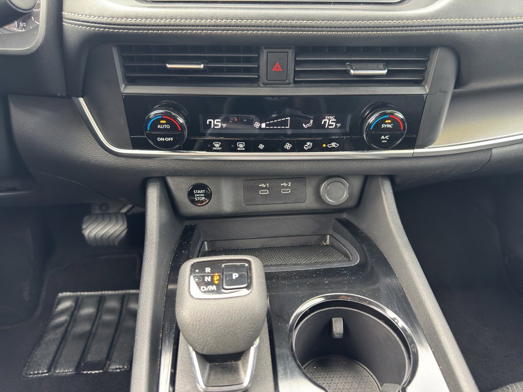 Used 2024 Nissan Rogue SV image 25