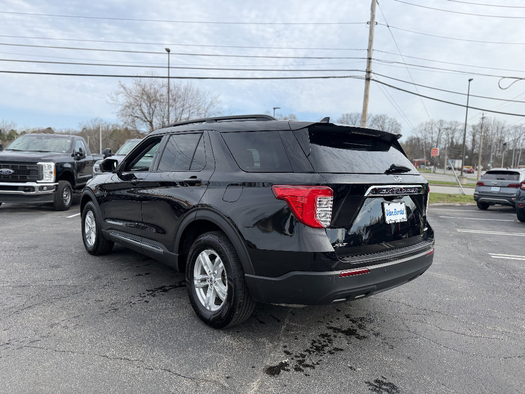 Certified 2023 Ford Explorer XLT image 4