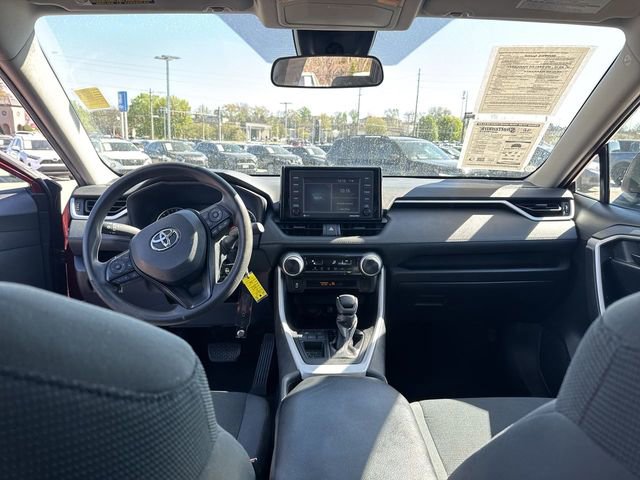 Used 2021 Toyota RAV4 LE image 14