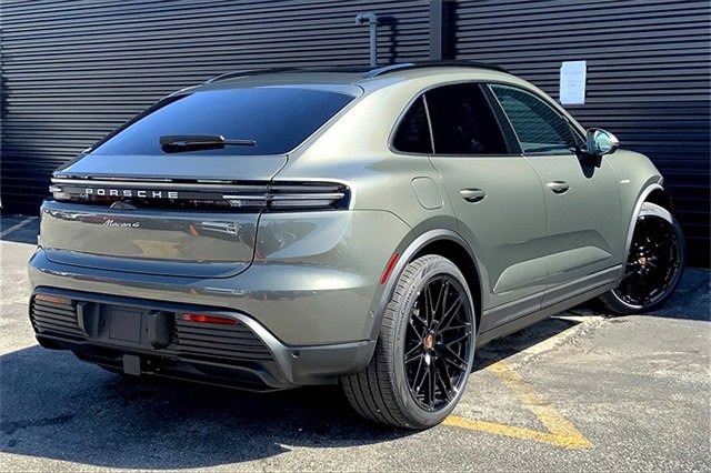 Used 2025 Porsche Macan 4 Electric image 10