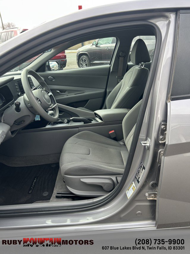 Used 2024 Hyundai Elantra SE image 13