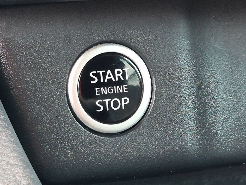 Used 2022 Nissan Rogue SV AWD/4WD image 16