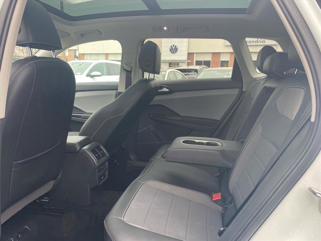 Used 2023 Volkswagen Taos SE w/ Panoramic Sunroof Package image 20