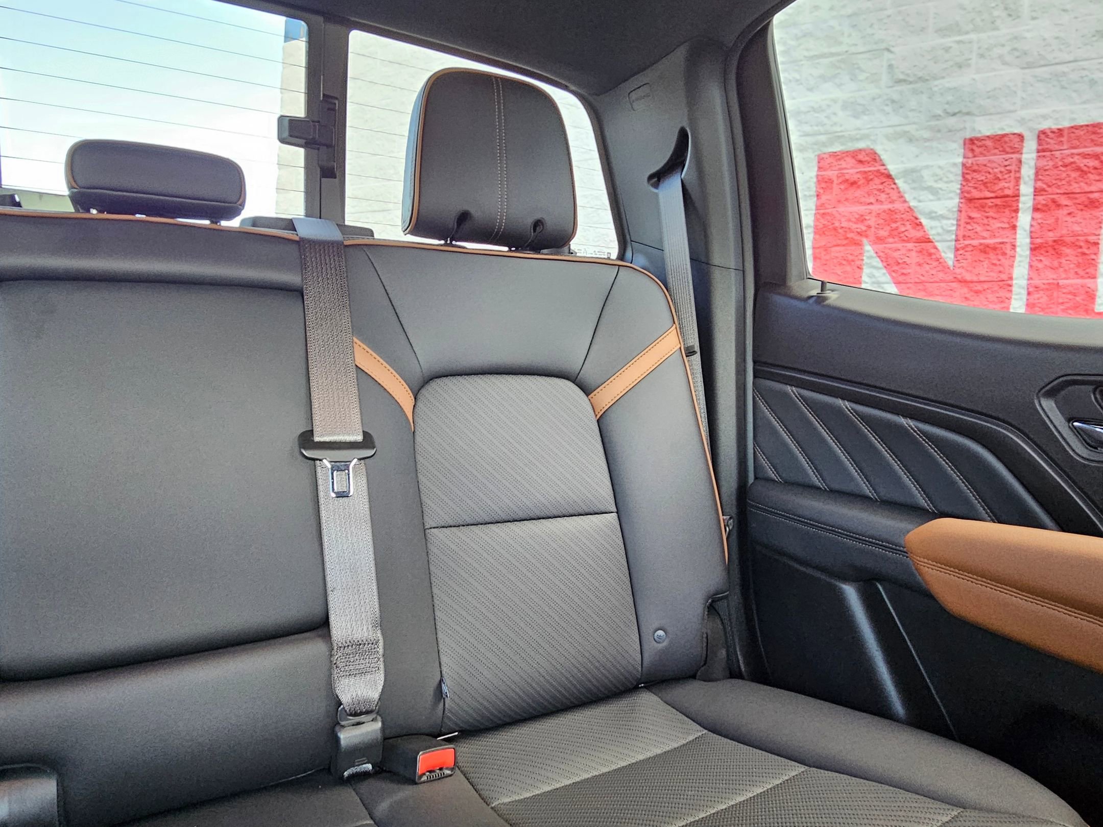 Used 2024 GMC Canyon AT4 w/ AT4 Premium Package image 26