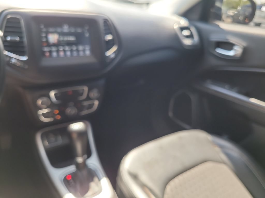 Used 2019 Jeep Compass Latitude FWD image 20
