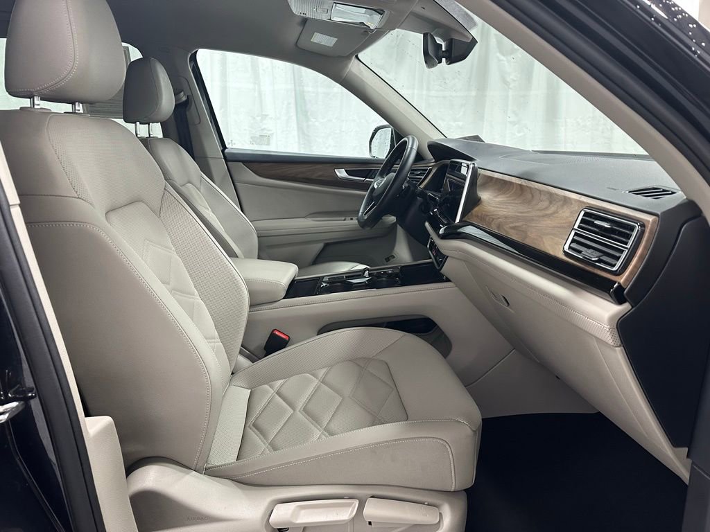 Used 2025 Volkswagen Atlas SE AWD/4WD image 62