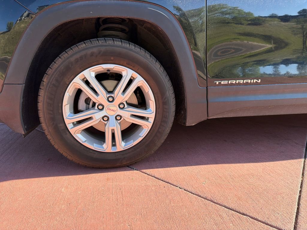 Used 2024 GMC Terrain SLE AWD/4WD image 35